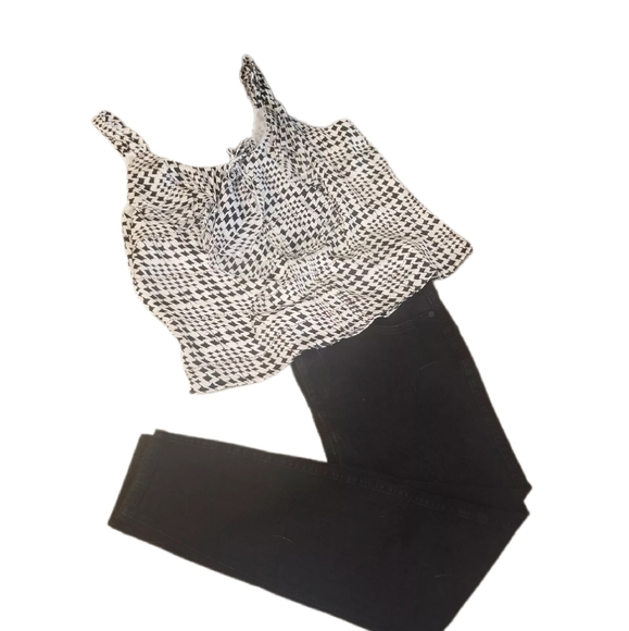 WHBM Silk Sleeveless V Neck Ruffled Top - Picture 6 of 6